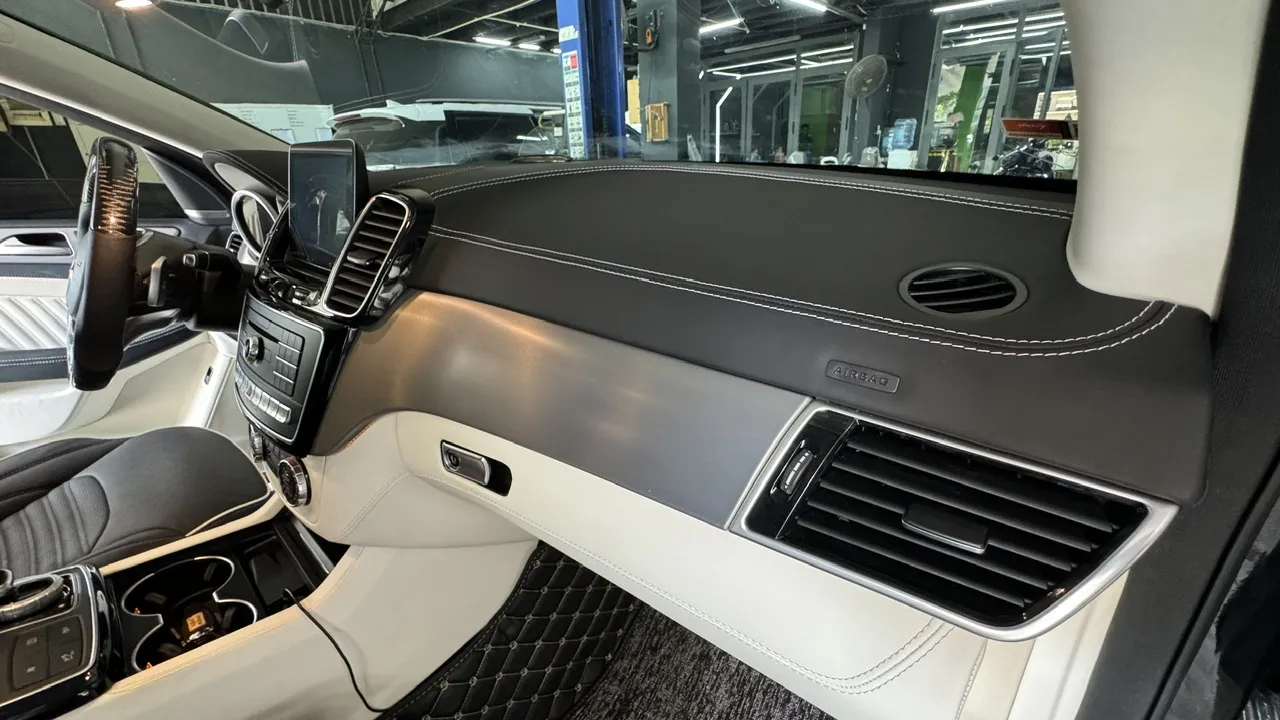 Nội thất Mercedes sau khi bọc ghế